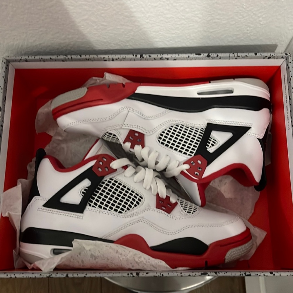 AIR JORDAN 4 RETRO (GS) 5.5Y FIRE RED